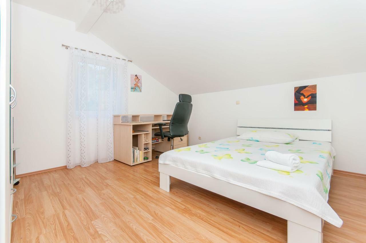 Appartamento Modern Duće Esterno foto